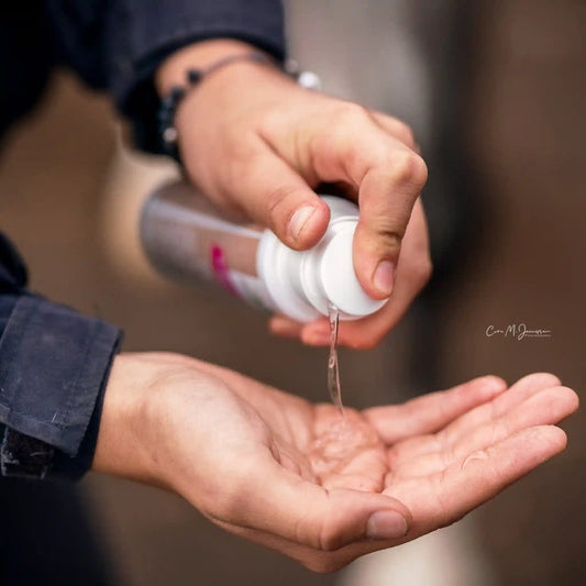Detailansicht des Gel Spenders von Bense & Eicke für kontrolliertes Dosieren im Stallalltag